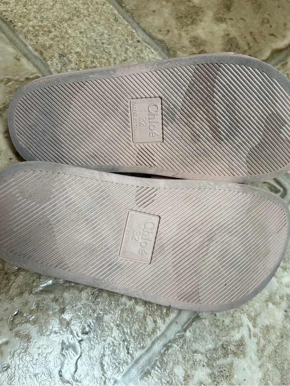 Chloe Scalloped Slides